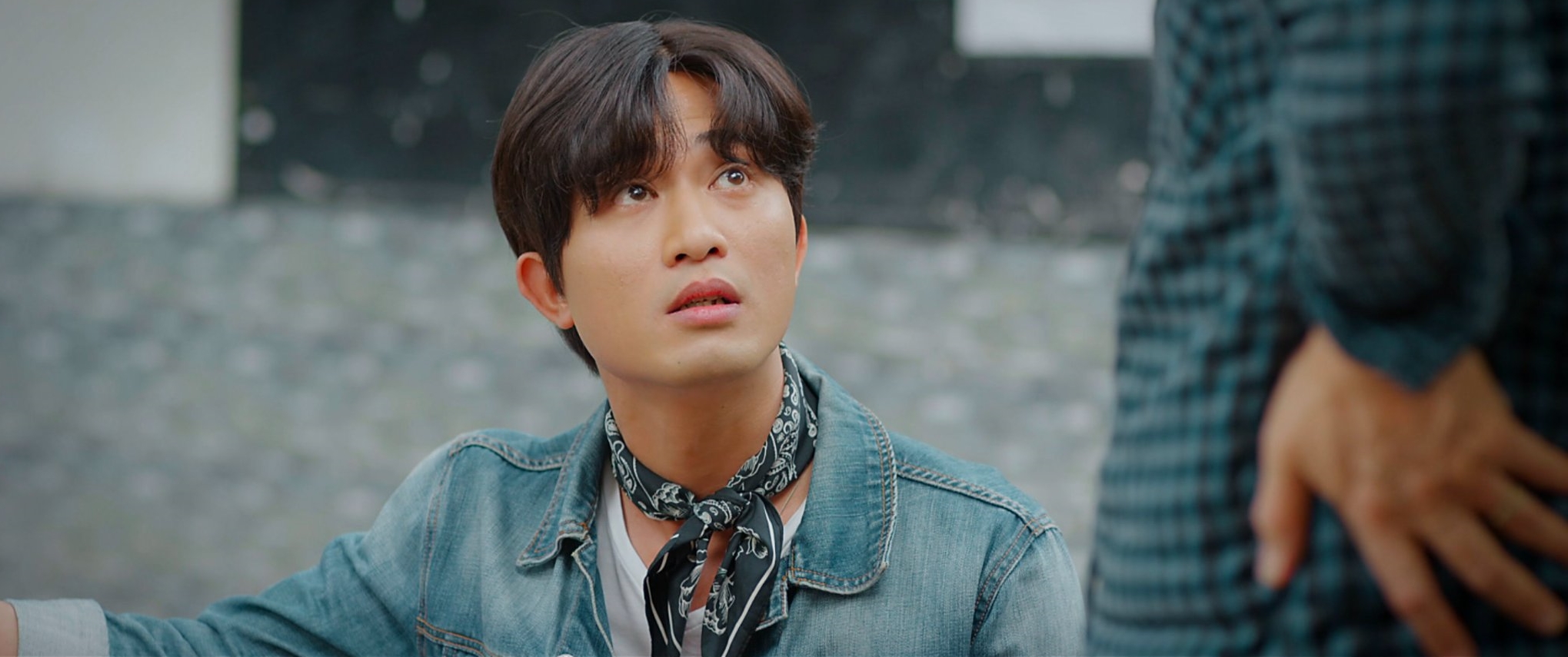 Thương ng&agrave;y nắng về 2 - Tập 24: Bộ tứ kh&oacute; khăn mới lấy được thẻ nhớ, Duy lại l&agrave;m mất trong chớp mắt - Ảnh 17.