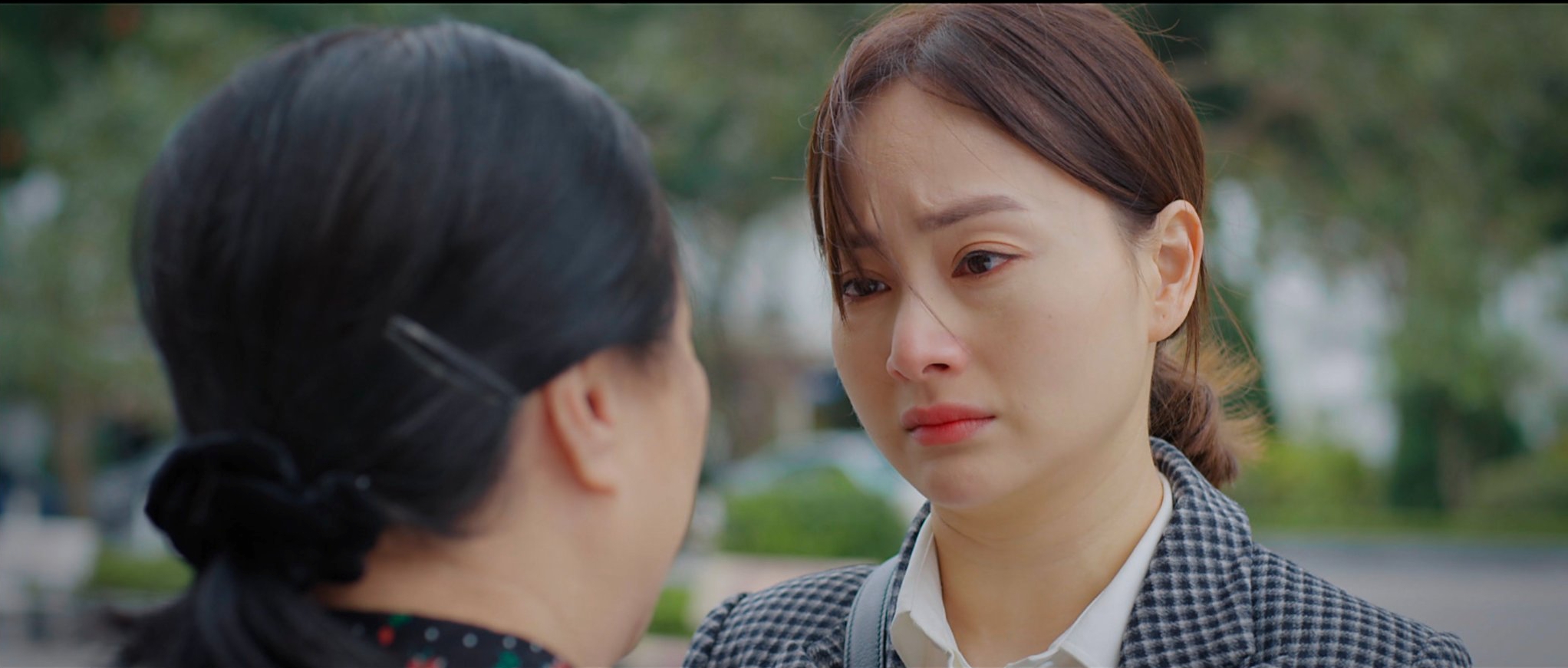 Thương ng&agrave;y nắng về 2 - Tập 25: Ng&agrave;y Kh&aacute;nh - Đức ly h&ocirc;n, trời đổ cơn mưa lớn tan n&aacute;t cả c&otilde;i l&ograve;ng - Ảnh 6.