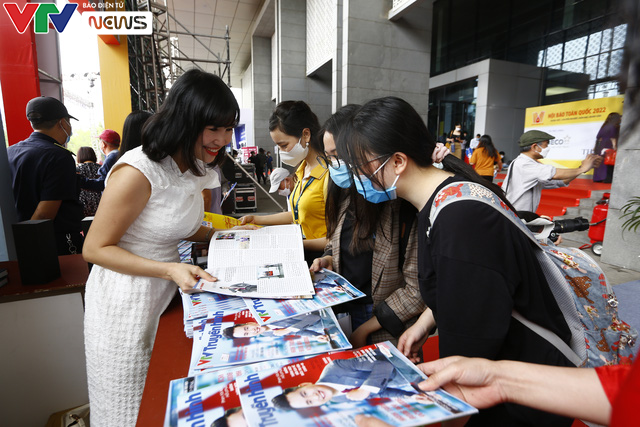 
VTVs booth at the Press Fair attracted many visitors.
