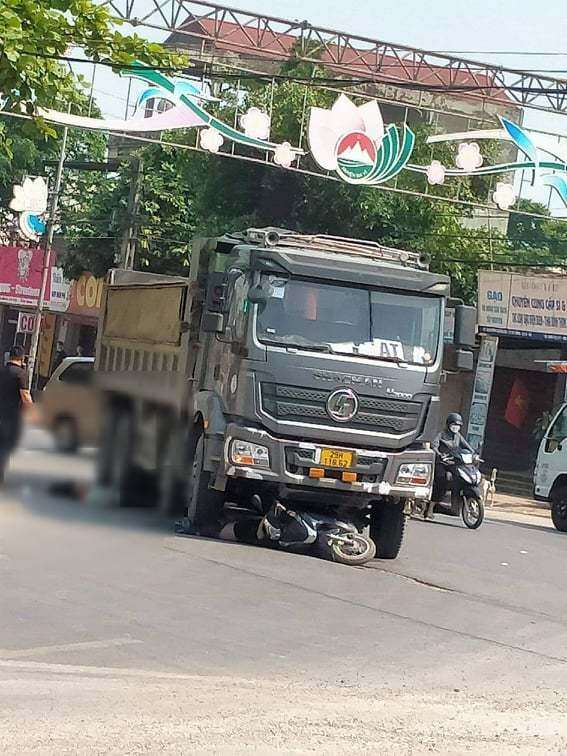 Hà Nội: 2 vụ tai nạn giao thông nghiêm trọng trong ngày, 4 người tử vong - Ảnh 1. Hà Nội: 2 vụ tai nạn giao thông nghiêm trọng trong ngày, 4 người tử vong - Ảnh 1.