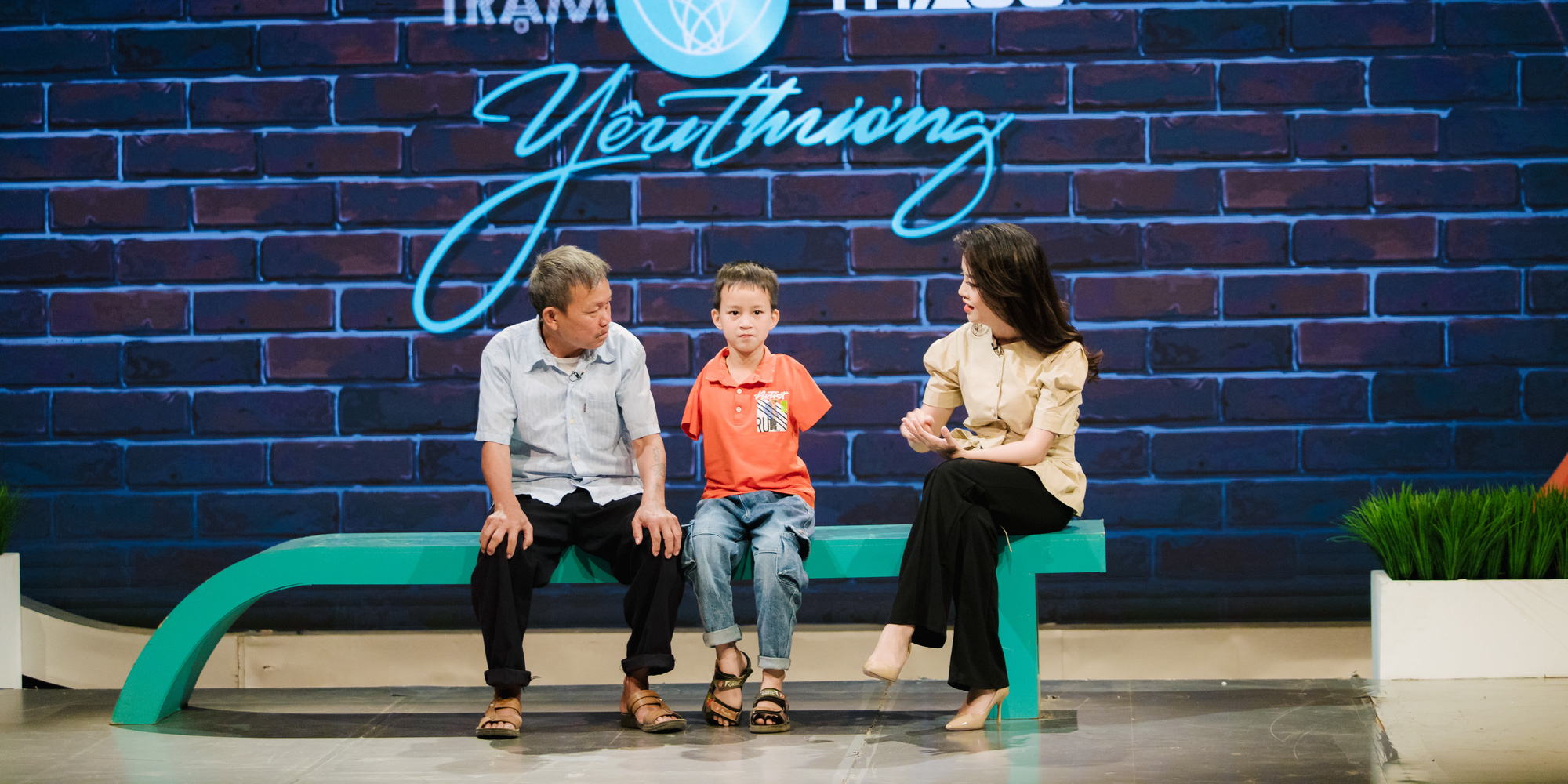 Trạm y&ecirc;u thương: Cậu b&eacute; viết ước mơ bằng đ&ocirc;i ch&acirc;n diệu kỳ (10h, 11/6) - Ảnh 1.