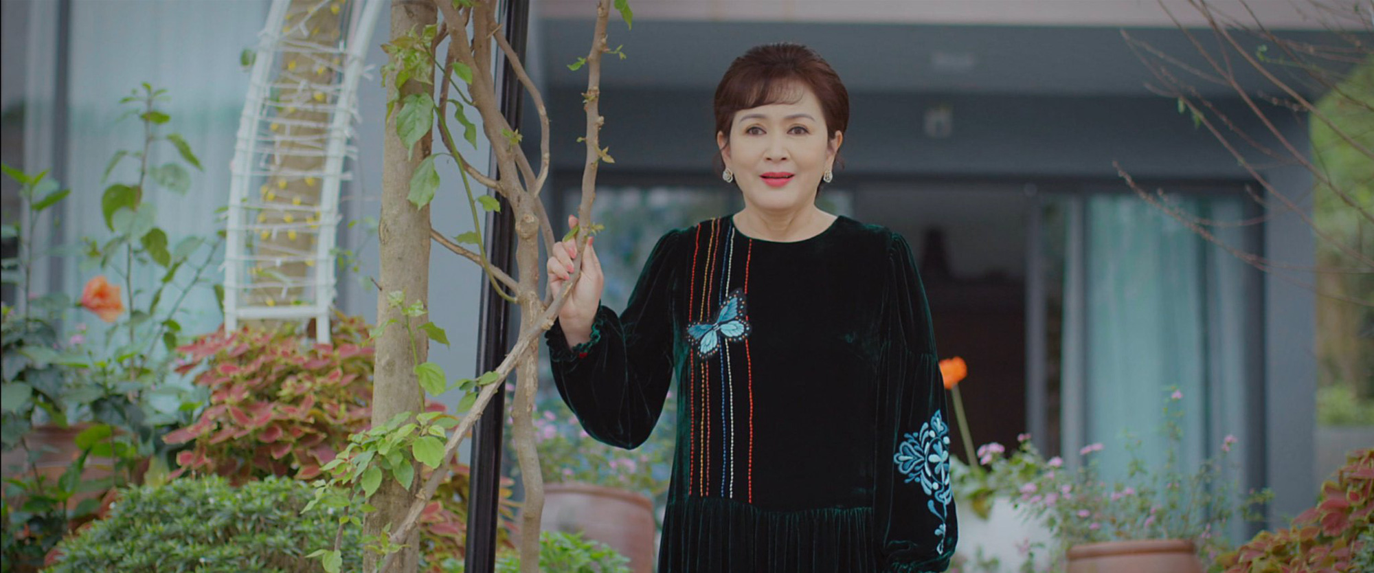 Thương ng&agrave;y nắng về 2 - Tập 31: B&agrave; Nhung mừng rỡ khi thấy V&acirc;n Trang đến thăm - Ảnh 2.