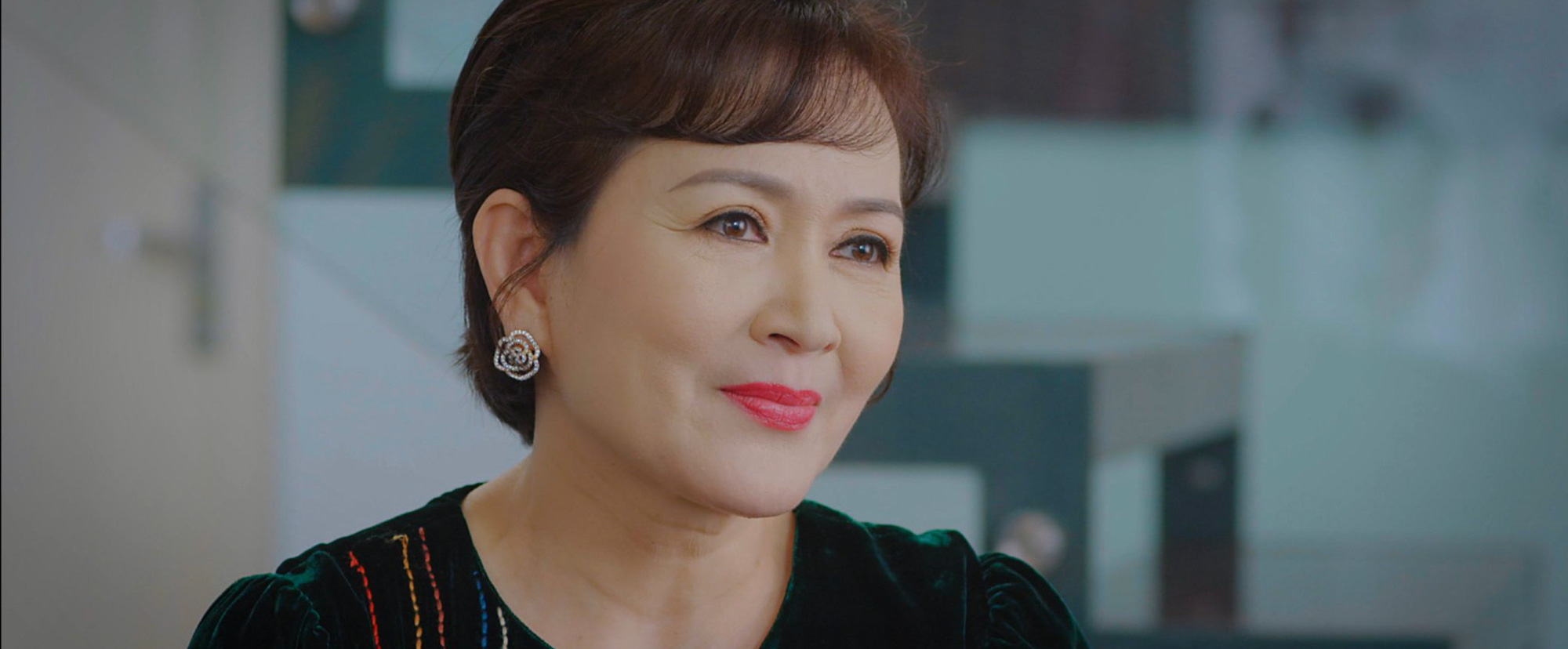 Thương ng&agrave;y nắng về 2 - Tập 31: B&agrave; Nhung mừng rỡ khi thấy V&acirc;n Trang đến thăm - Ảnh 3.