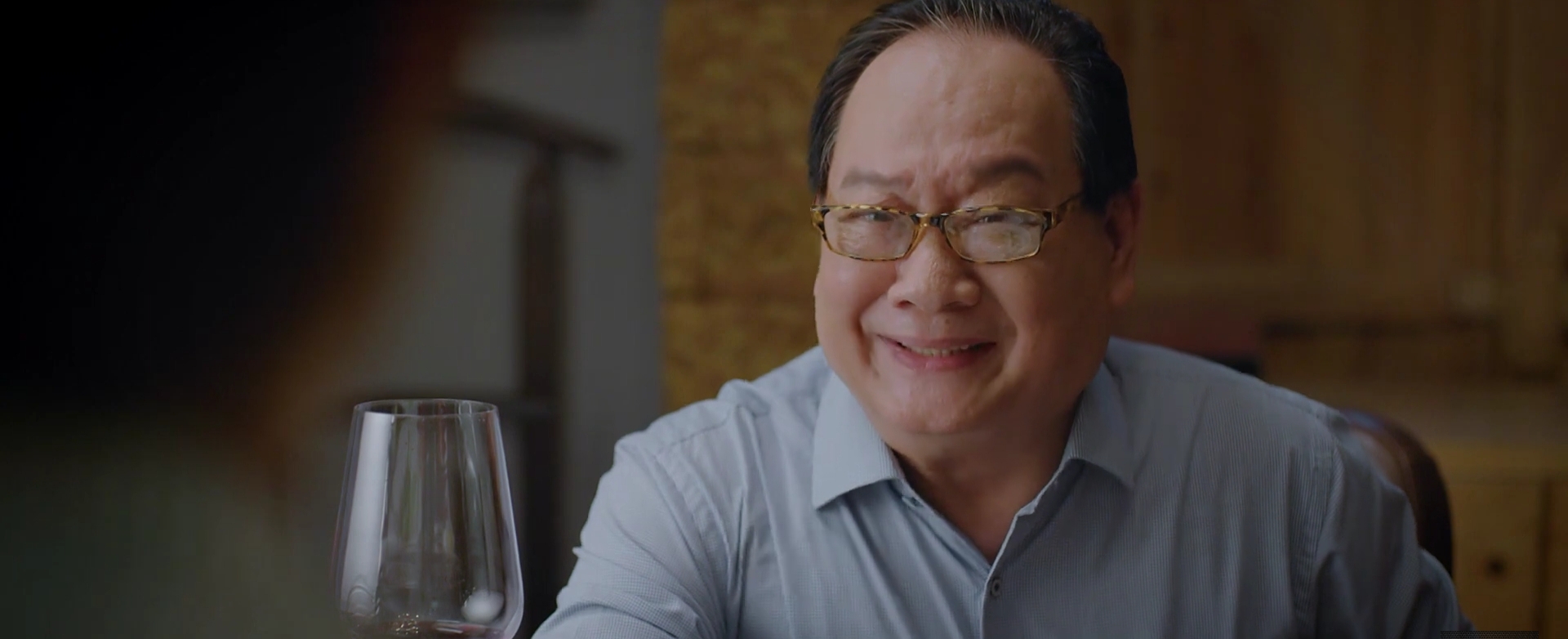 Thương ng&agrave;y nắng về 2 - Tập 32: B&agrave; Nga kh&oacute;c nghẹn v&igrave; cậu Vượng đ&ograve;i tiền - Ảnh 3.