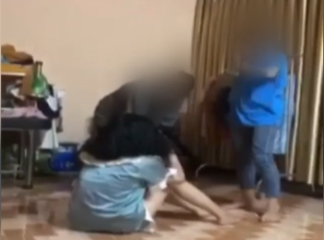 Triệu tập nhóm người đánh đập cô gái trong đêm - Ảnh 1. Triệu tập nhóm người đánh đập cô gái trong đêm - Ảnh 1.