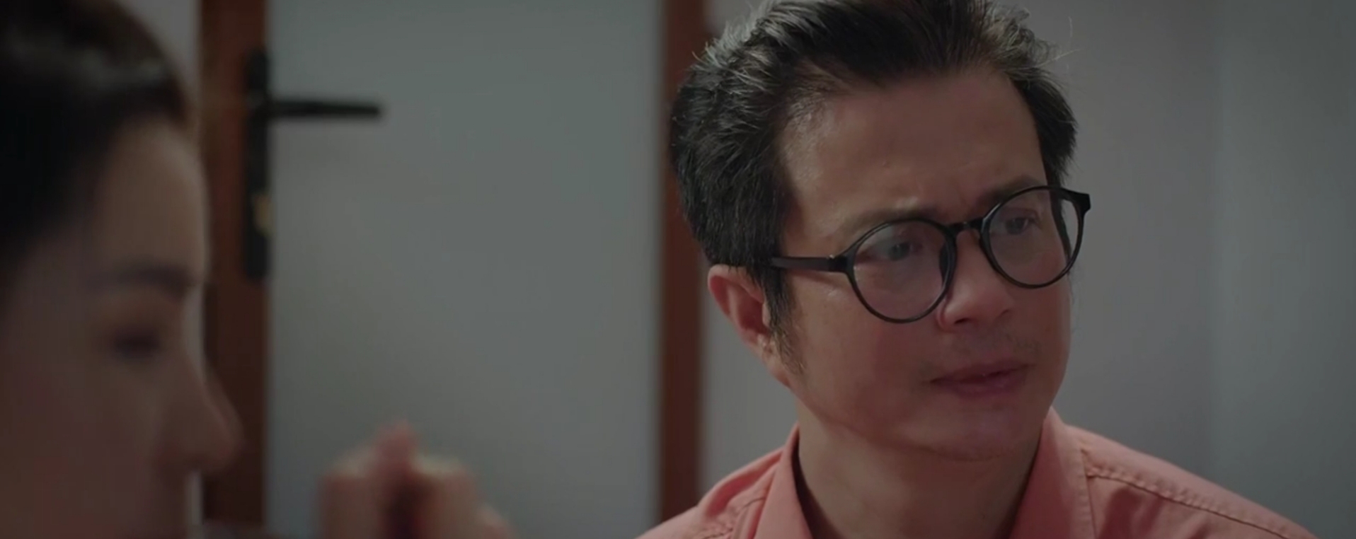 Thương ng&agrave;y nắng về 2 - Tập 32: B&agrave; Nga kh&oacute;c nghẹn v&igrave; cậu Vượng đ&ograve;i tiền - Ảnh 6.