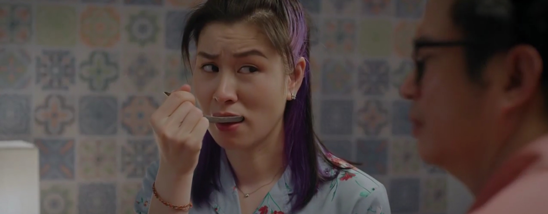 Thương ng&agrave;y nắng về 2 - Tập 32: B&agrave; Nga kh&oacute;c nghẹn v&igrave; cậu Vượng đ&ograve;i tiền - Ảnh 5.