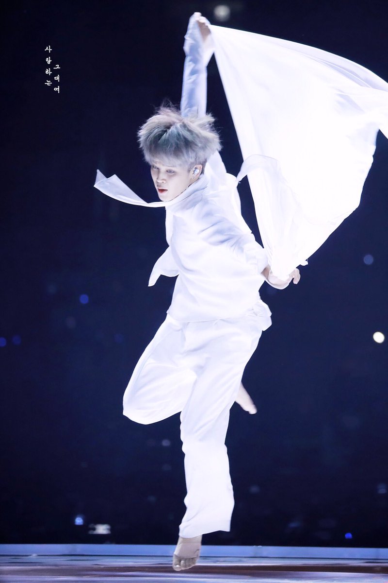 Jimin (BTS) được Vogue gọi l&agrave; Thần tượng của c&aacute;c thần tượng - Ảnh 2.