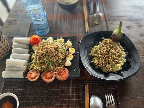 
The five-hour cooking class is a good way to experience the rural life in Hoi An and Vietnamese cuisine. (Source: Tripadvisor)
