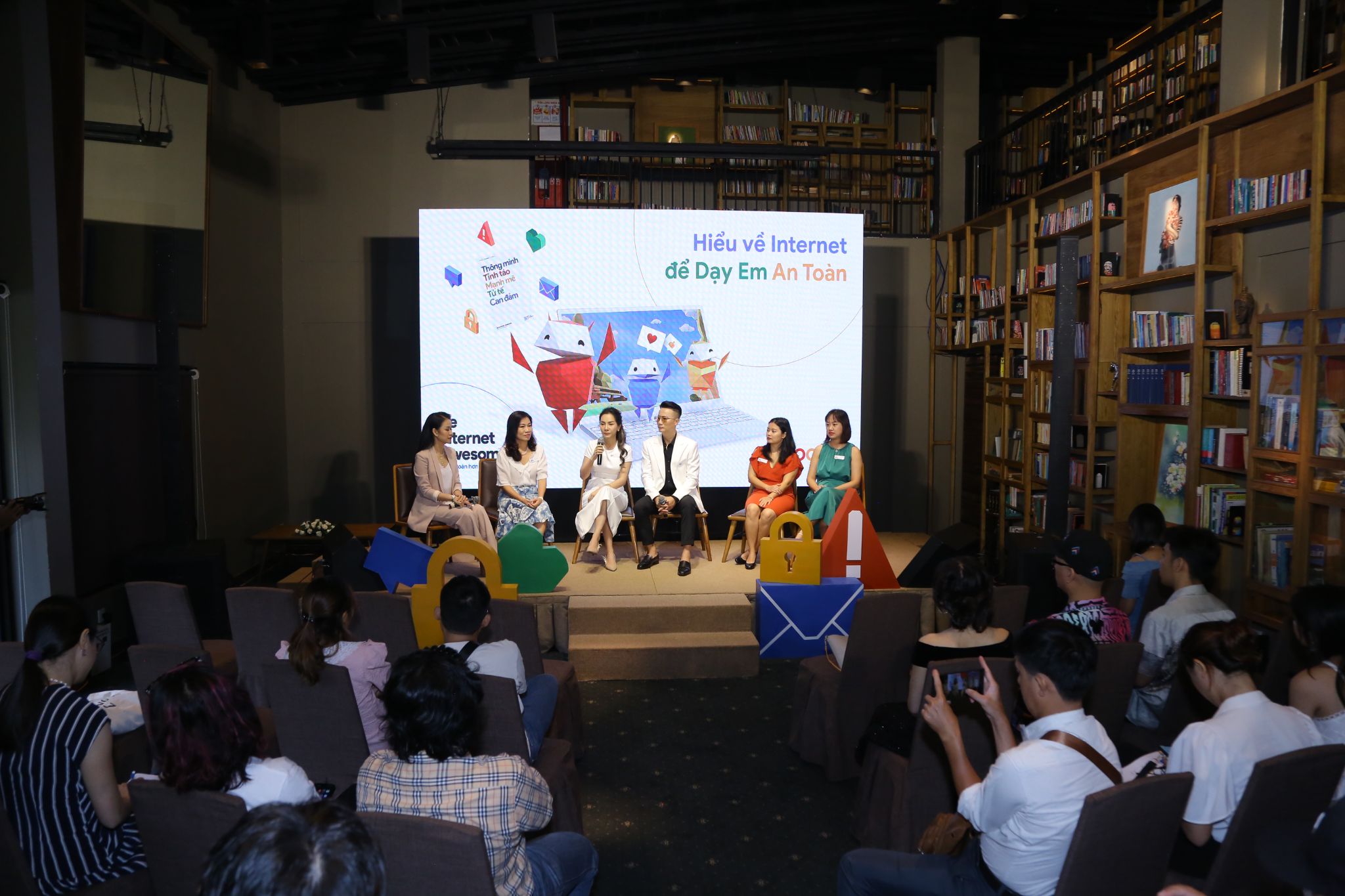 Google: Hơn 1/3 phụ huynh chưa bao giờ n&oacute;i chuyện với trẻ em về an to&agrave;n mạng - Ảnh 1.