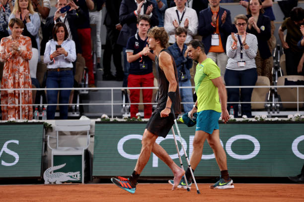 Zverev bỏ cuộc giữa trận, Nadal lần thứ 14 vào chung kết Roland Garros - Ảnh 2.