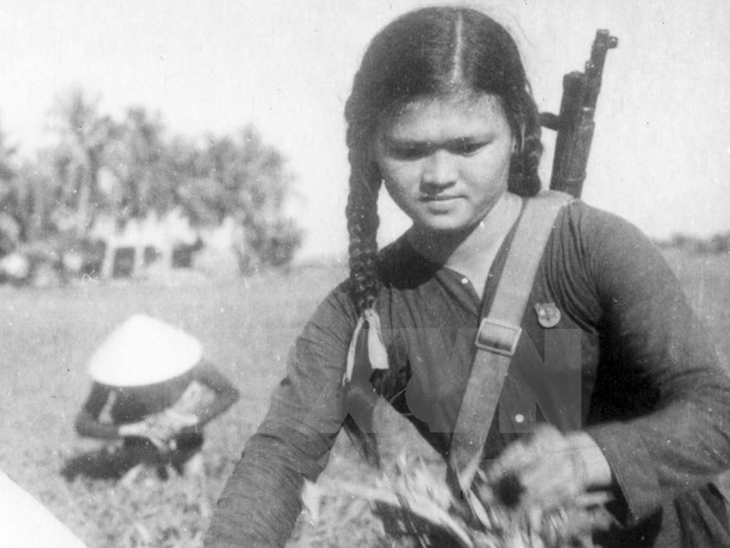 Anh hùng LLVTND Ngô Thị Tuyển: Tôi tin thế hệ trẻ bây giờ - Ảnh 2. Anh hùng LLVTND Ngô Thị Tuyển: Tôi tin thế hệ trẻ bây giờ - Ảnh 2.