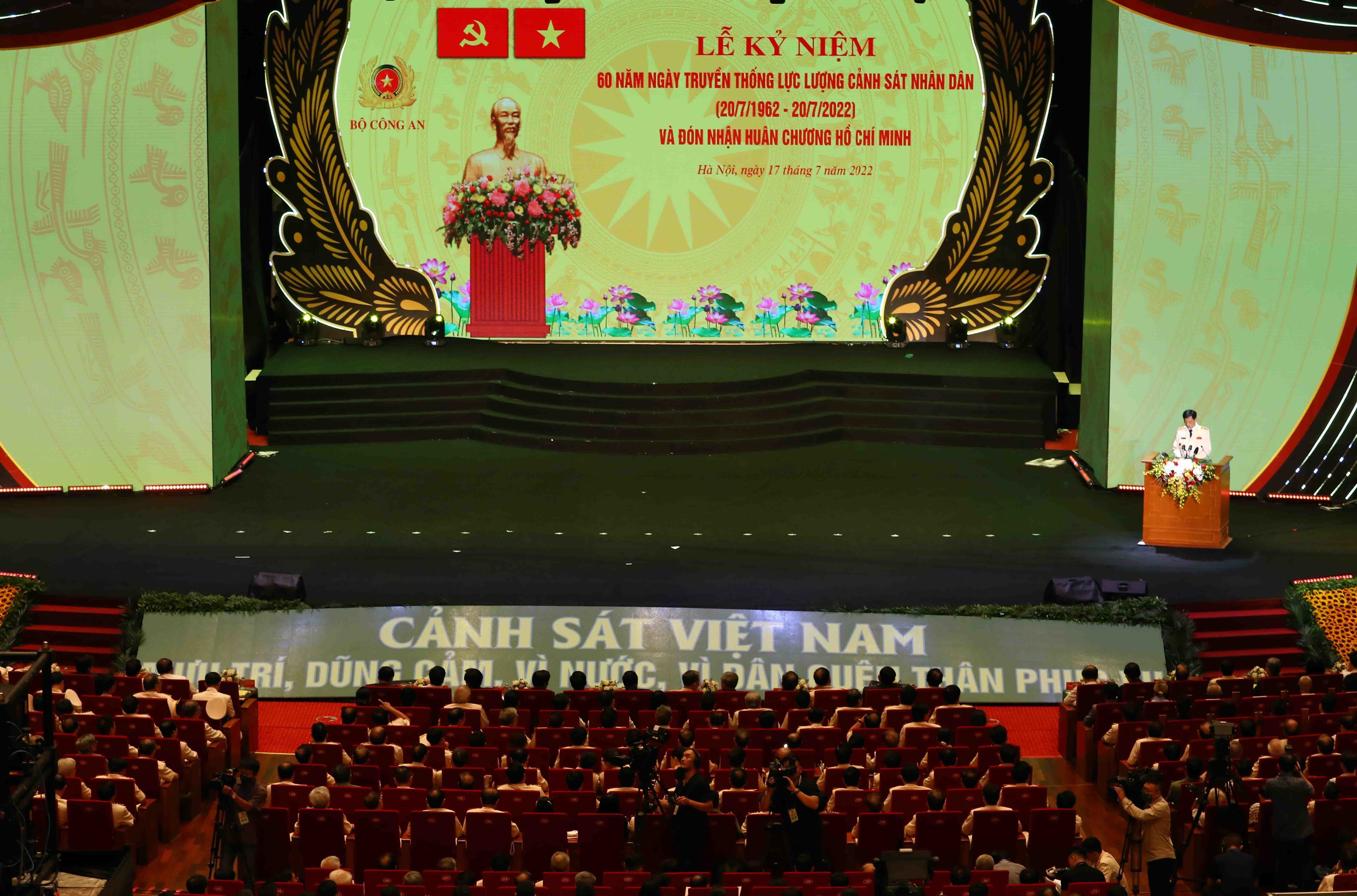 Thủ tướng trao tặng Hu&acirc;n chương Hồ Ch&iacute; Minh cho lực lượng Cảnh s&aacute;t nh&acirc;n d&acirc;n - Ảnh 5.