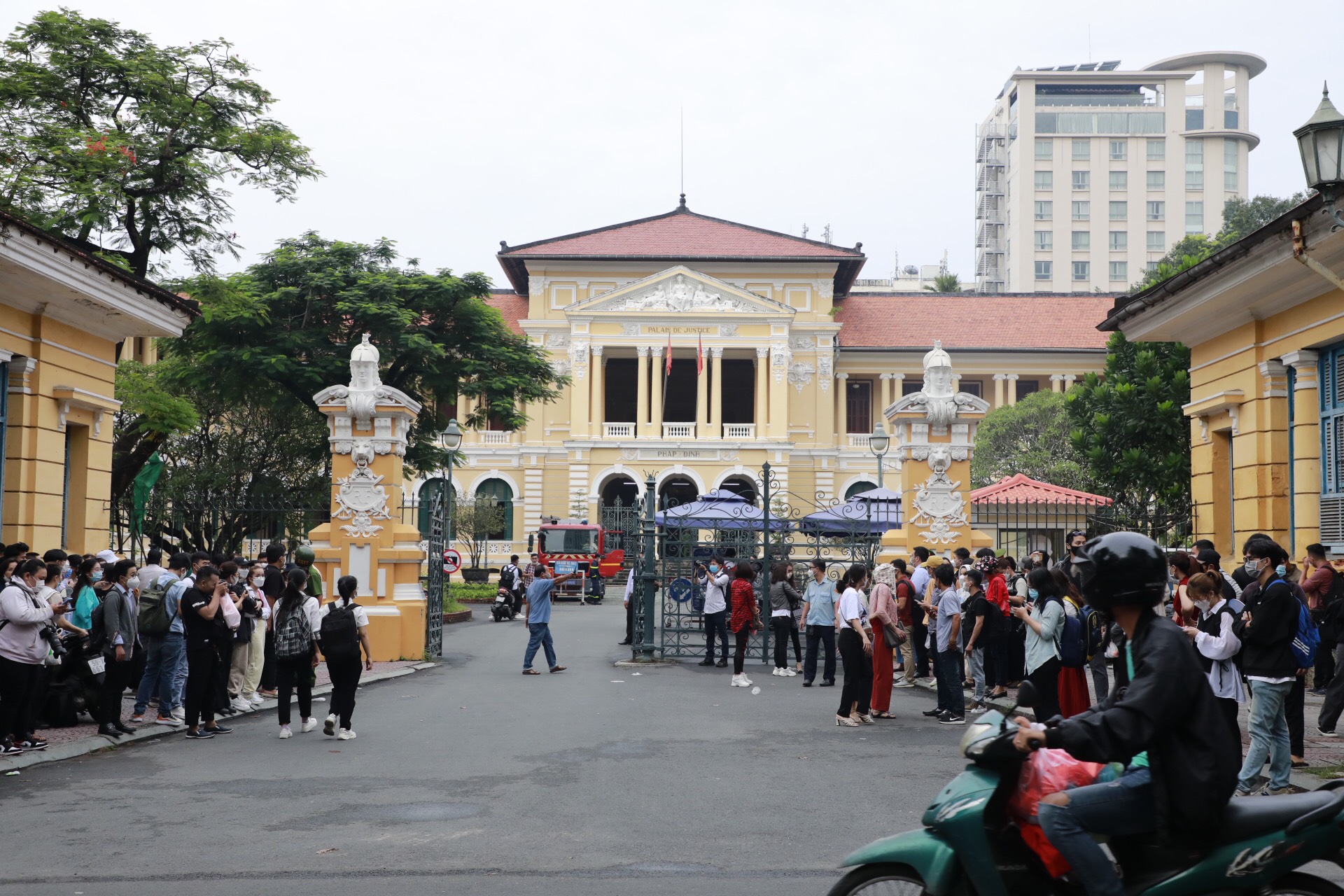 Ho&atilde;n phi&ecirc;n t&ograve;a x&eacute;t xử vụ &ldquo;d&igrave; ghẻ&rdquo; bạo h&agrave;nh b&eacute; g&aacute;i 8 tuổi tử vong - Ảnh 15.