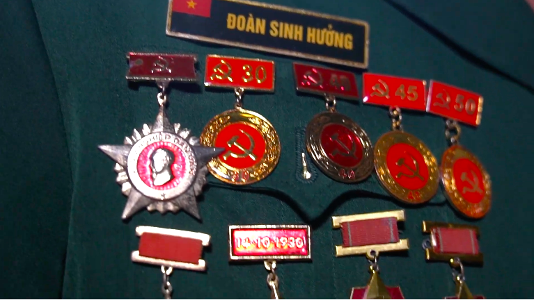 Trung tướng, Anh hùng LLVTND Đoàn Sinh Hưởng: Cứ học, cứ phấn đấu, cứ hoàn thành tốt nhiệm vụ, chắc chắn vinh quang sẽ đến - Ảnh 11. Trung tướng, Anh hùng LLVTND Đoàn Sinh Hưởng: Cứ học, cứ phấn đấu, cứ hoàn thành tốt nhiệm vụ, chắc chắn vinh quang sẽ đến - Ảnh 11.