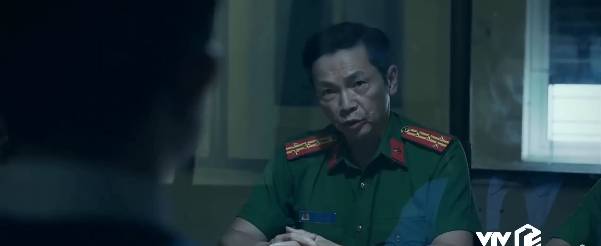 Đấu tr&iacute; &ndash; Tập 6: Tuấn, Khải to&aacute;t mồ h&ocirc;i khi bị c&ocirc;ng an bắt th&oacute;p - Ảnh 2.