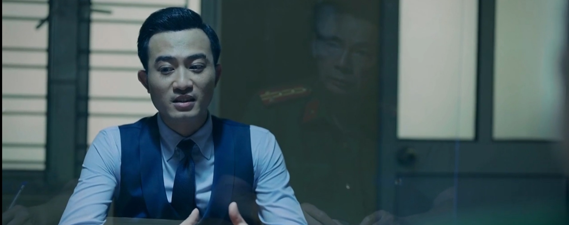 Đấu tr&iacute; &ndash; Tập 6: Tuấn, Khải to&aacute;t mồ h&ocirc;i khi bị c&ocirc;ng an bắt th&oacute;p - Ảnh 1.