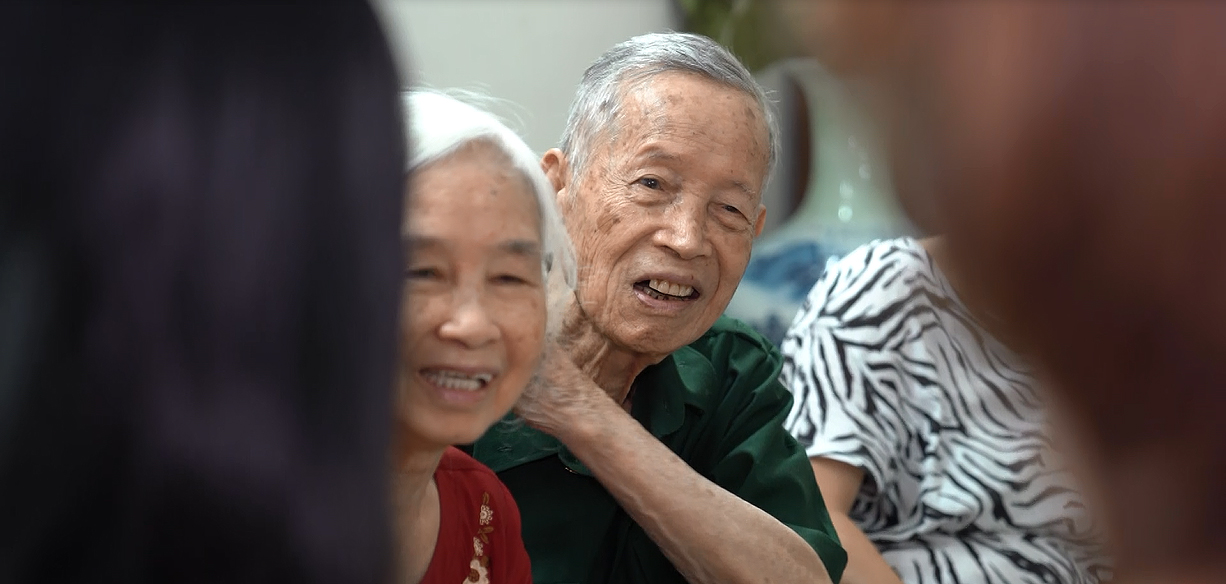 Đại tá, Anh hùng LLVTND La Văn Cầu - người chặt đứt cánh tay, phá tan đồn địch: Chiến đấu đến giọt máu cuối cùng, trái tim còn đập còn chiến đấu - Ảnh 11. Đại tá, Anh hùng LLVTND La Văn Cầu - người chặt đứt cánh tay, phá tan đồn địch: Chiến đấu đến giọt máu cuối cùng, trái tim còn đập còn chiến đấu - Ảnh 11.