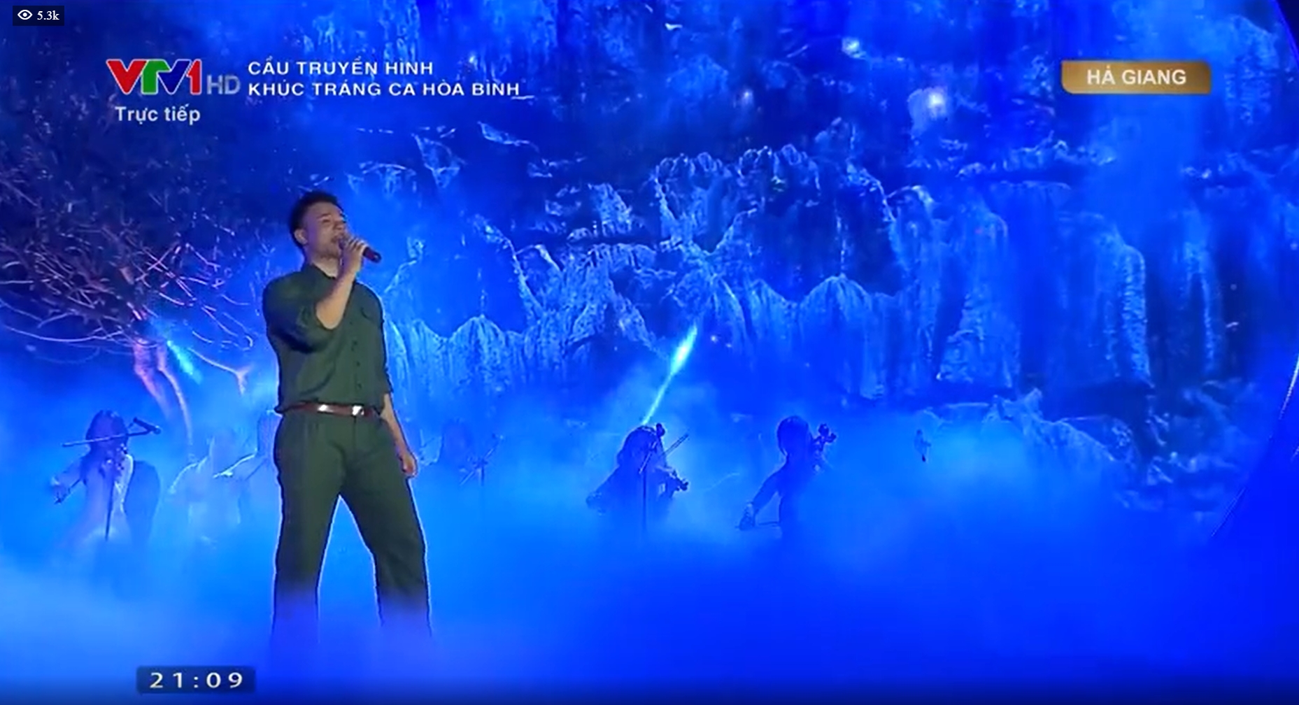 Cầu truyền hình Khúc tráng ca hòa bình: Hào hùng, xúc động và sâu lắng! - Ảnh 22. Cầu truyền hình Khúc tráng ca hòa bình: Hào hùng, xúc động và sâu lắng! - Ảnh 22.