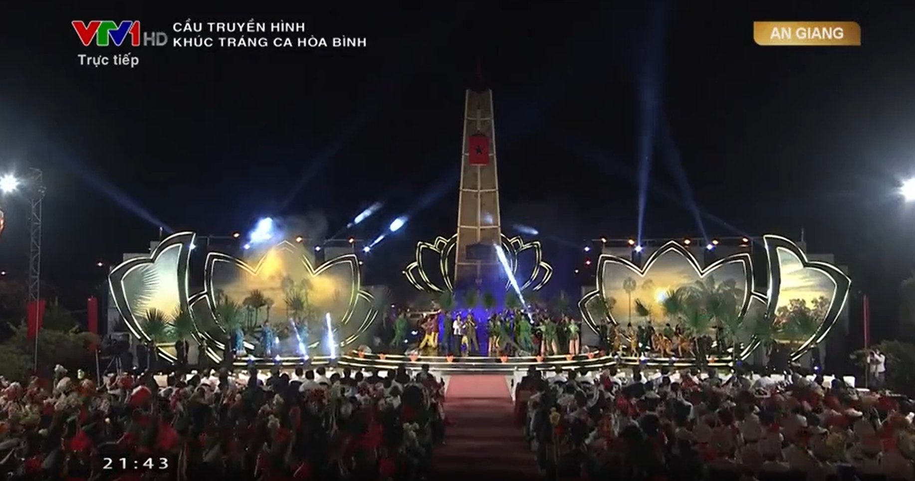 Cầu truyền hình Khúc tráng ca hòa bình: Hào hùng, xúc động và sâu lắng! - Ảnh 32. Cầu truyền hình Khúc tráng ca hòa bình: Hào hùng, xúc động và sâu lắng! - Ảnh 32.