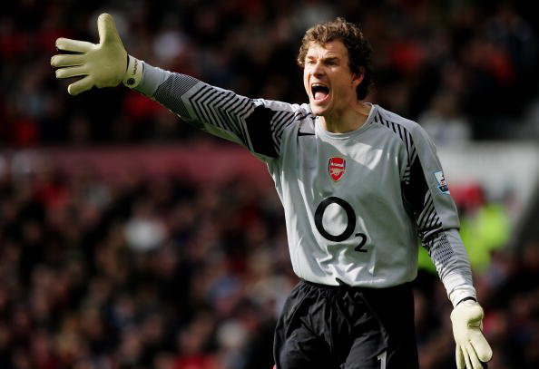 Cựu sao Arsenal Jens Lehmann cầm cưa máy sang phá nhà hàng xóm - Ảnh 3.