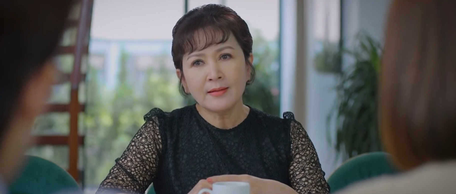 Thương ng&agrave;y nắng về 2 - Tập 42: Nhật Mai bất ngờ ngồi v&agrave;o vị tr&iacute; Tổng Gi&aacute;m đốc - Ảnh 4.