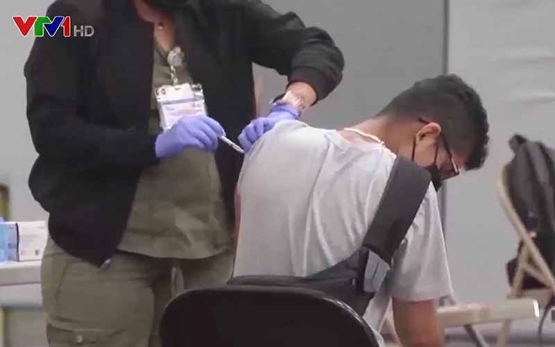 Dịch COVID-19 tăng mạnh tại Ph&aacute;p, Italy - Ảnh 1.