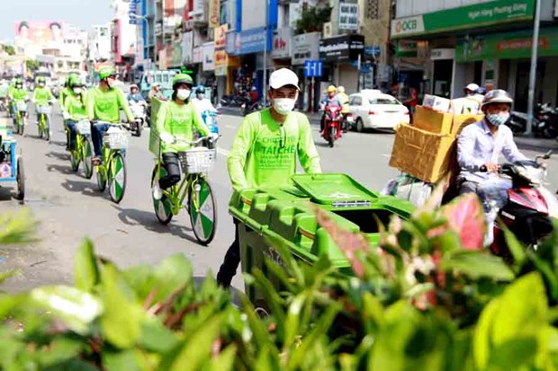 Tình nguyện viên thu gom rác điện tử - Ảnh 1.