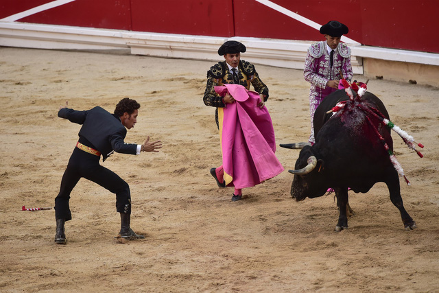 Tây Ban Nha mở lễ hội đua với bò tót đầu tiên sau 3 năm - Ảnh 5.