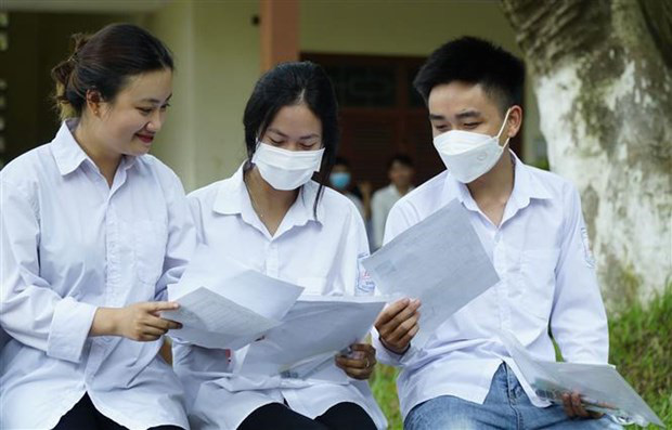 
Examinees check information before the tests at a high school in Dien Bien province on July 7 morning. (Photo: VNA)
