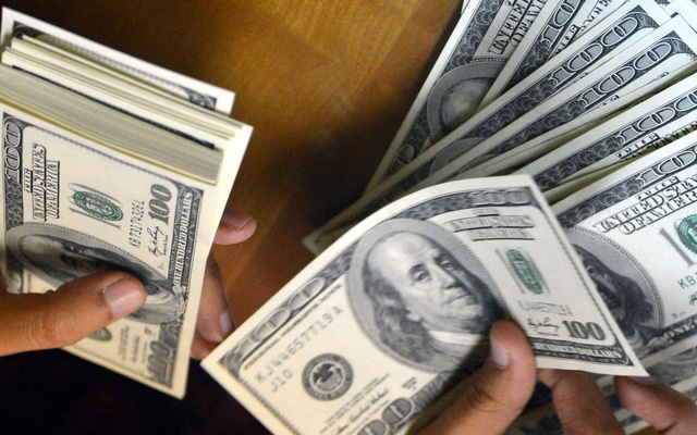 Nhu cầu h&agrave;ng ho&aacute; của người ti&ecirc;u d&ugrave;ng to&agrave;n cầu suy yếu - Ảnh 2.