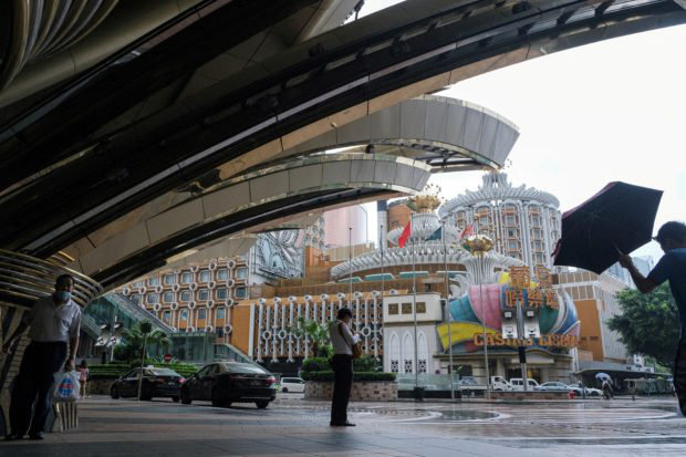 Macau (Trung Quốc) mở cửa trở lại sau 9 ngày không ghi nhận ca nhiễm COVID-19 mới - Ảnh 1.