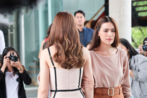 Phim Thái Lan Hai thế giới lên sóng VTV2 - Ảnh 1. Phim Thái Lan Hai thế giới lên sóng VTV2 - Ảnh 1.