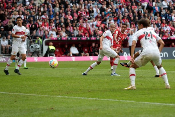 Bayern chia điểm tiếc nuối trước Stuttgart - Ảnh 4.