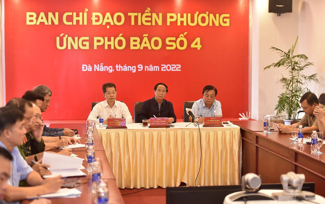 Thủ tướng chủ trì cuộc họp đánh giá tình hình, khắc phục thiệt hại do bão số 4 - Ảnh 3.