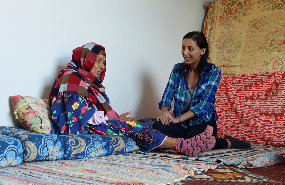 Nghệ sĩ xăm h&igrave;nh người Tunisia Manel Mahdouani - người hồi sinh c&aacute;c biểu tượng Berber cho thế hệ mới - Ảnh 6.