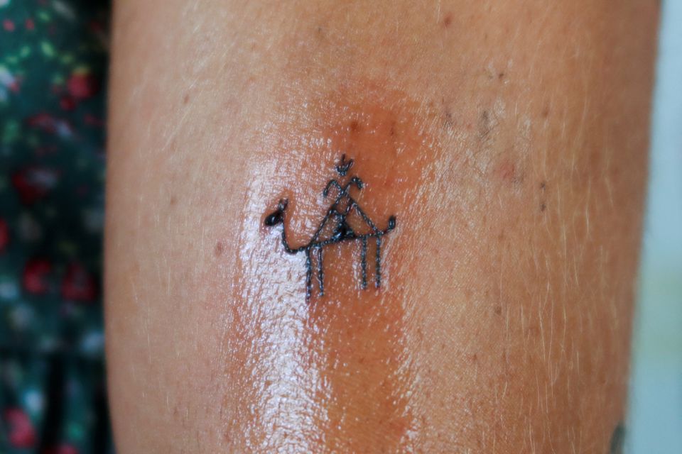 Nghệ sĩ xăm h&igrave;nh người Tunisia Manel Mahdouani - người hồi sinh c&aacute;c biểu tượng Berber cho thế hệ mới - Ảnh 7.