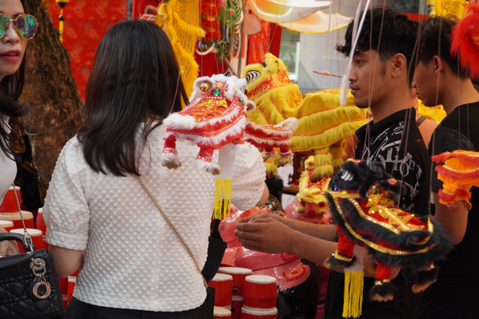 Phố Hàng Mã những ngày cận Tết Trung thu - Ảnh 4.
