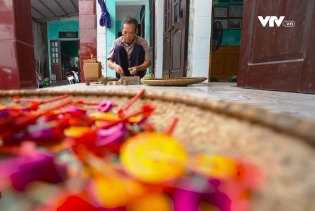 Nghệ nhân 50 năm giữ nghề làm trống bỏi - Ảnh 2.