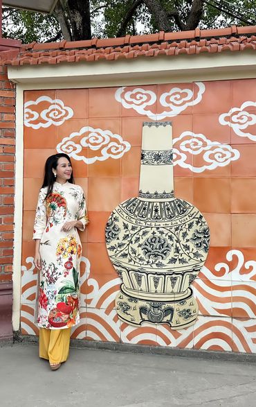 MC Mỹ Lan thích thú khi học làm gốm Chu Đậu - Ảnh 2.