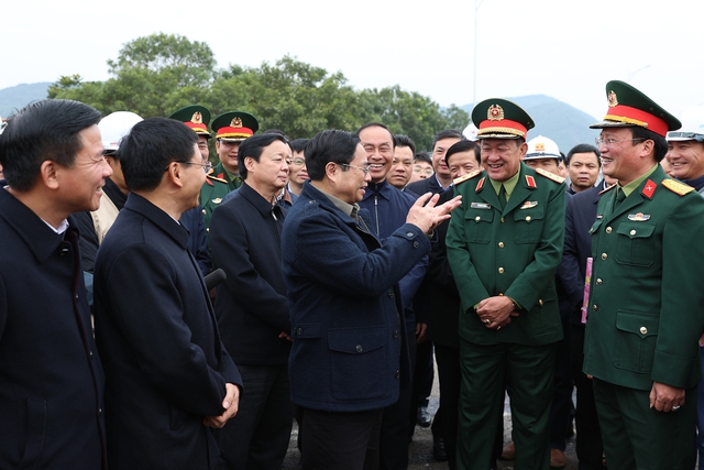 Thủ tướng kiểm tra, đôn đốc các dự án cao tốc Bắc - Nam - Ảnh 9.