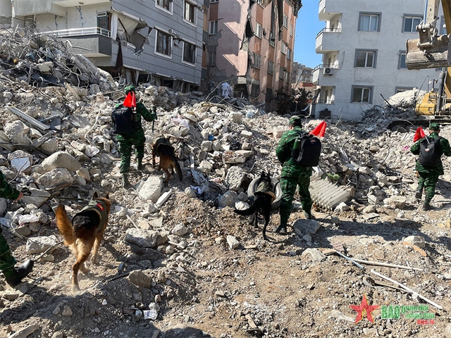 Bữa cơm ngon nhất v&agrave; m&oacute;n qu&agrave; đặc biệt m&agrave; c&aacute;c Sứ giả nh&acirc;n đạo Việt Nam nhận được trước khi v&agrave;o trận mới - Ảnh 6.