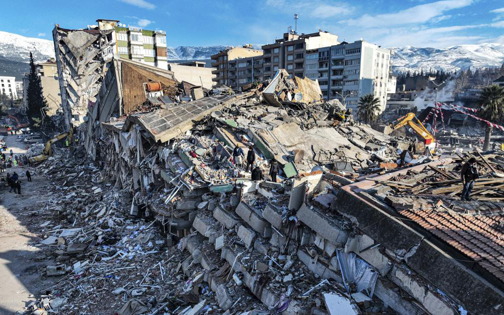 Động đất mạnh l&agrave;m rung chuyển miền Trung Thổ Nhĩ Kỳ, cư d&acirc;n chạy ra đường trong gi&aacute; lạnh- Ảnh 2.