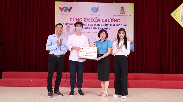 “Viết tiếp ước mơ” mang tương lai đến cho những học sinh nghèo hiếu học - Ảnh 4.