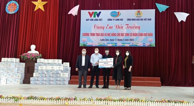 “Viết tiếp ước mơ” mang tương lai đến cho những học sinh nghèo hiếu học - Ảnh 5.