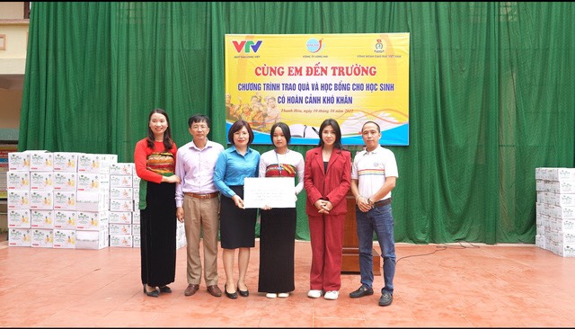 “Viết tiếp ước mơ” mang tương lai đến cho những học sinh nghèo hiếu học - Ảnh 1.