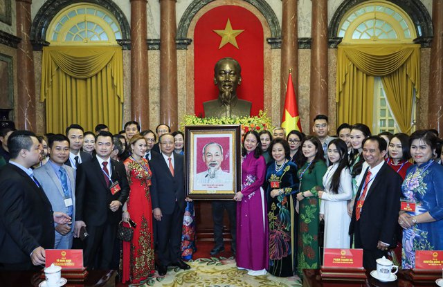 Ph&oacute; Chủ tịch nước gặp mặt đo&agrave;n doanh nghiệp vừa v&agrave; nhỏ ti&ecirc;u biểu - Ảnh 1.