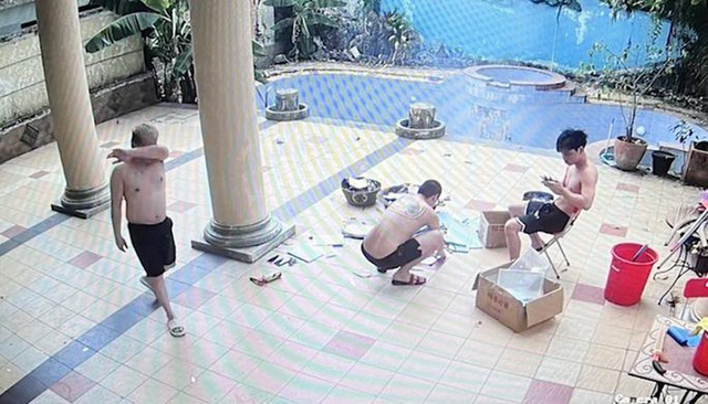 Bắt giữ 3 người nước ngo&agrave;i về tội Tổ chức cho người kh&aacute;c ở lại Việt Nam tr&aacute;i ph&eacute;p - Ảnh 2.