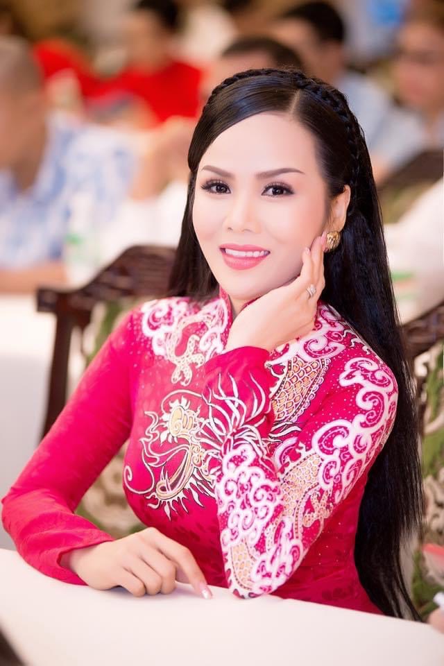 Hoa hậu Doanh nh&acirc;n Đặng Huỳnh Thanh: Kh&ocirc;ng cho ph&eacute;p bản th&acirc;n l&ugrave;i bước trước kh&oacute; khăn - Ảnh 2.