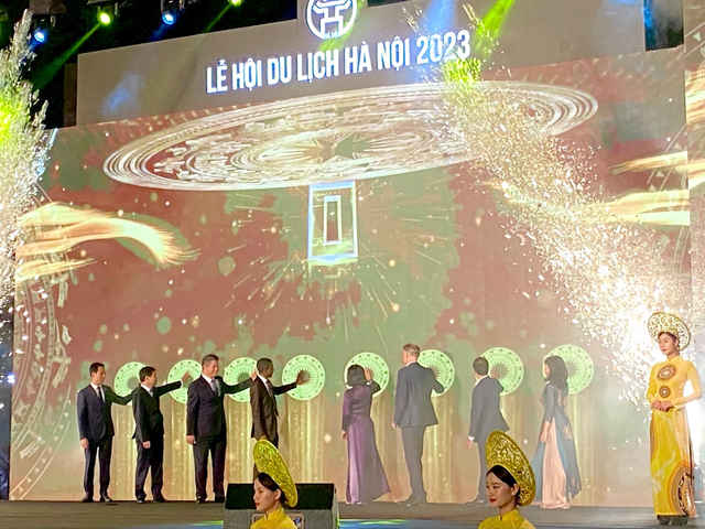 Khai mạc Lễ hội Du lịch Hà Nội 2023 - Ảnh 1.